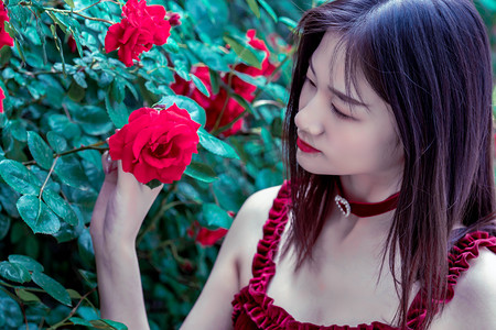 习近平就尼日利亚前总统布哈里逝世向尼日利亚总统提努布致唁电